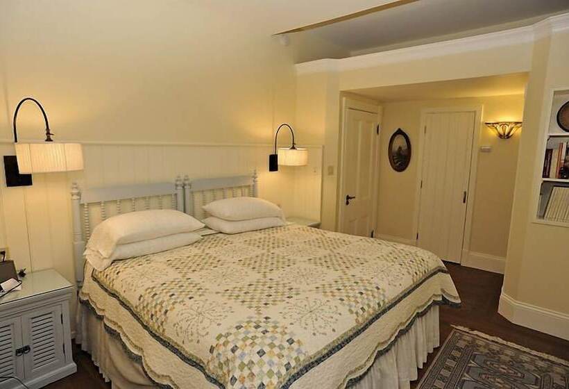 هاستل The Elmwood Heritage Inn