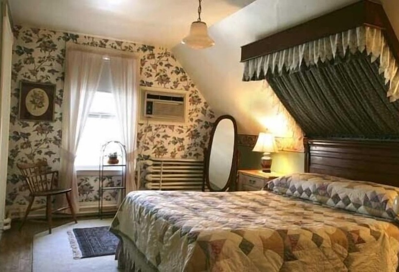 هاستل The Elmwood Heritage Inn