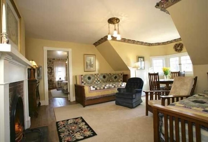 هاستل The Elmwood Heritage Inn