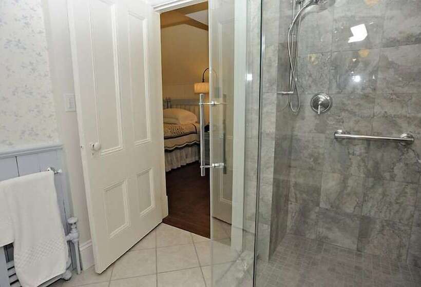 هاستل The Elmwood Heritage Inn