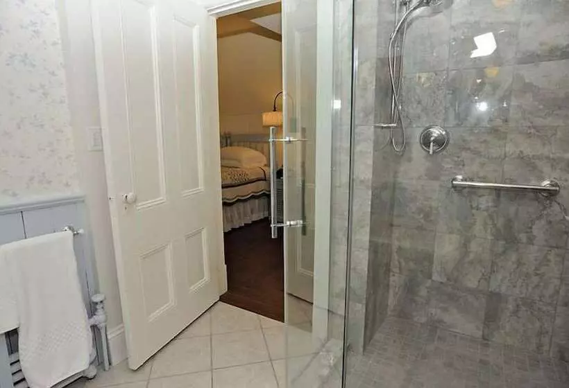 Retkeilymaja The Elmwood Heritage Inn