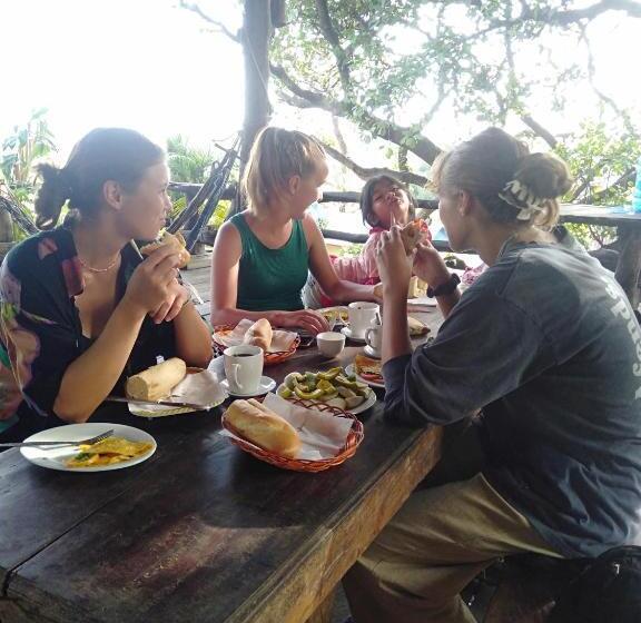 Общежитие Tree Lodge Banlung