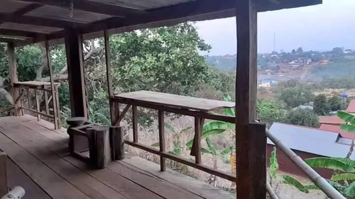 ユースホステル Tree Lodge Banlung