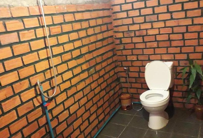 Общежитие Tree Lodge Banlung