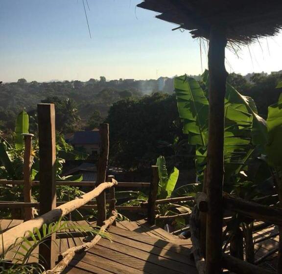 Общежитие Tree Lodge Banlung