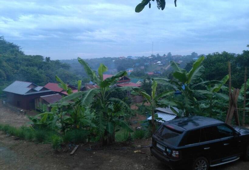 Общежитие Tree Lodge Banlung