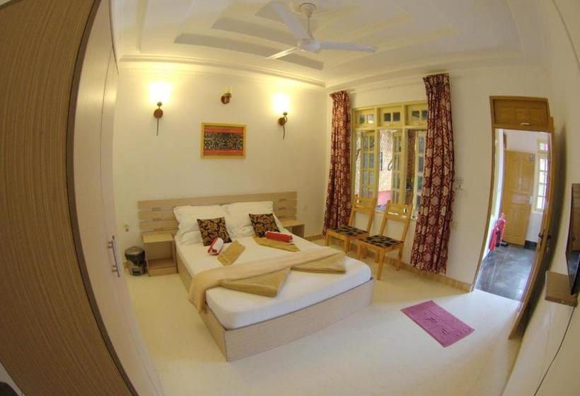 پانسیون Adroit Beach Inn