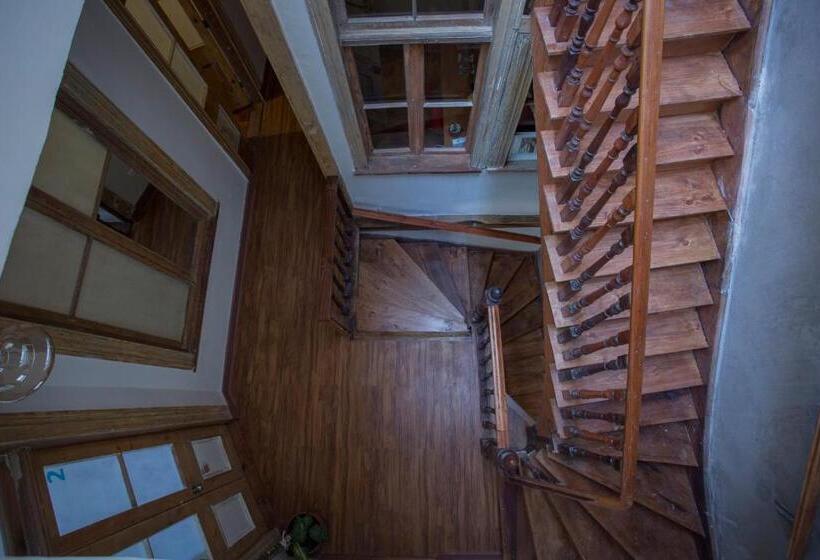 هاستل Casa Lastra