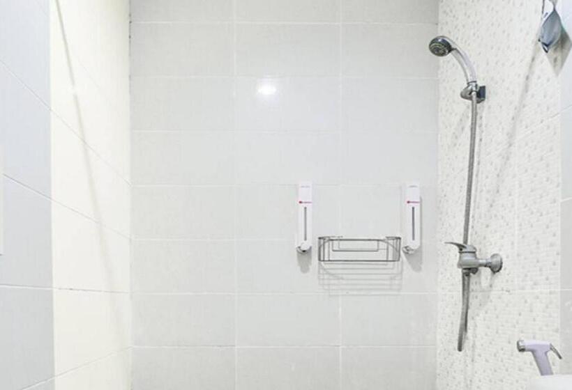 بنسيون Reddoorz At Siwalankerto Surabaya