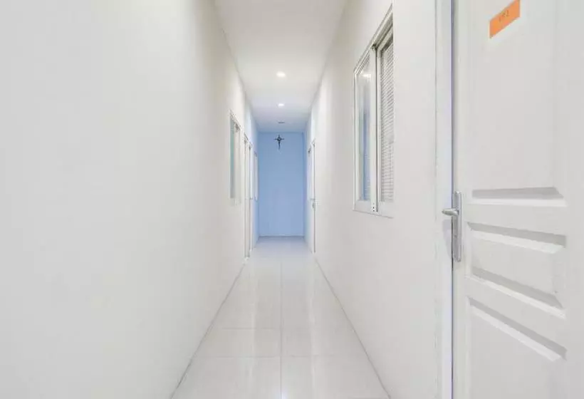 Majatalo Reddoorz At Siwalankerto Surabaya