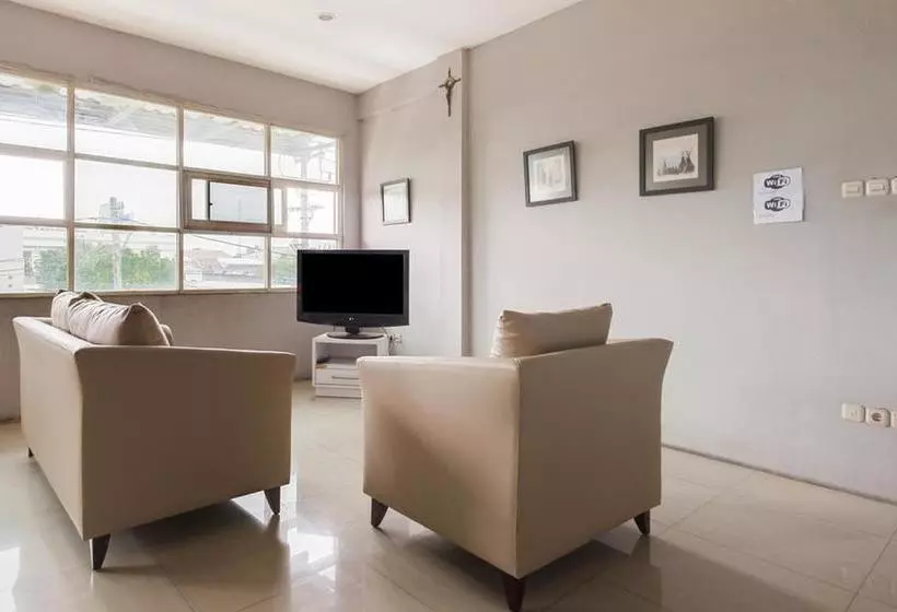 Majatalo Reddoorz At Siwalankerto Surabaya