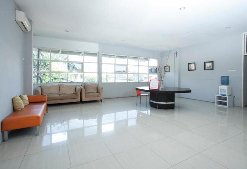 بنسيون Reddoorz At Siwalankerto Surabaya