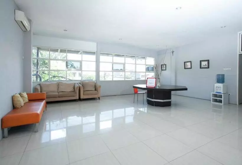 Majatalo Reddoorz At Siwalankerto Surabaya