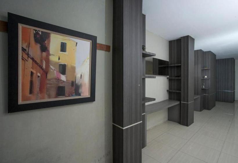 بنسيون Reddoorz At Siwalankerto Surabaya