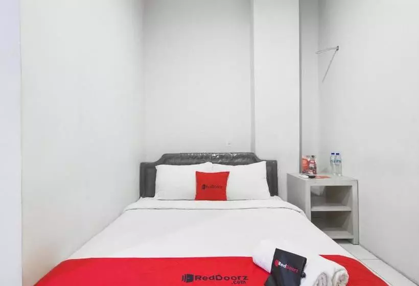 Majatalo Reddoorz At Siwalankerto Surabaya