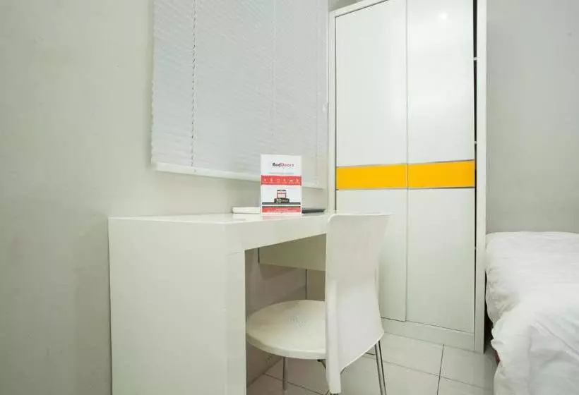 Majatalo Reddoorz At Siwalankerto Surabaya