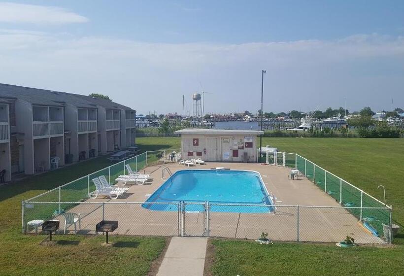 モーテル Rodeway Inn At Somers Cove Marina