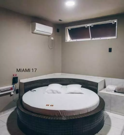 Champagne Motel