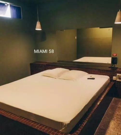 Champagne Motel