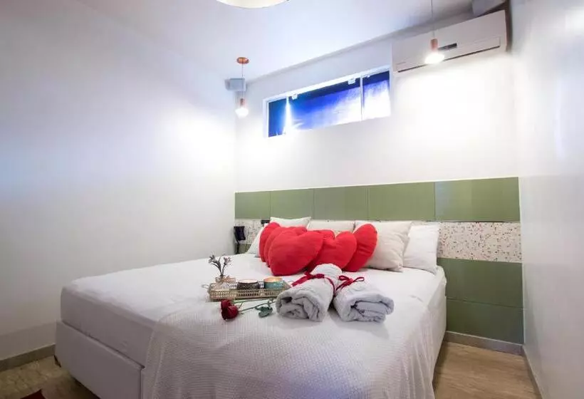 Champagne Motel
