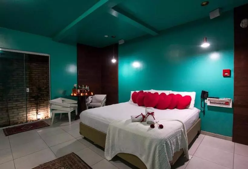 Champagne Motel