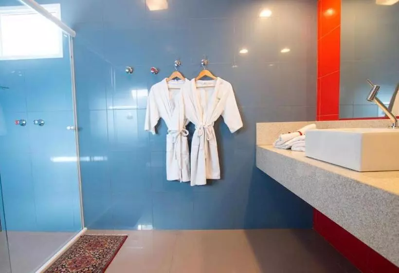 Champagne Motel
