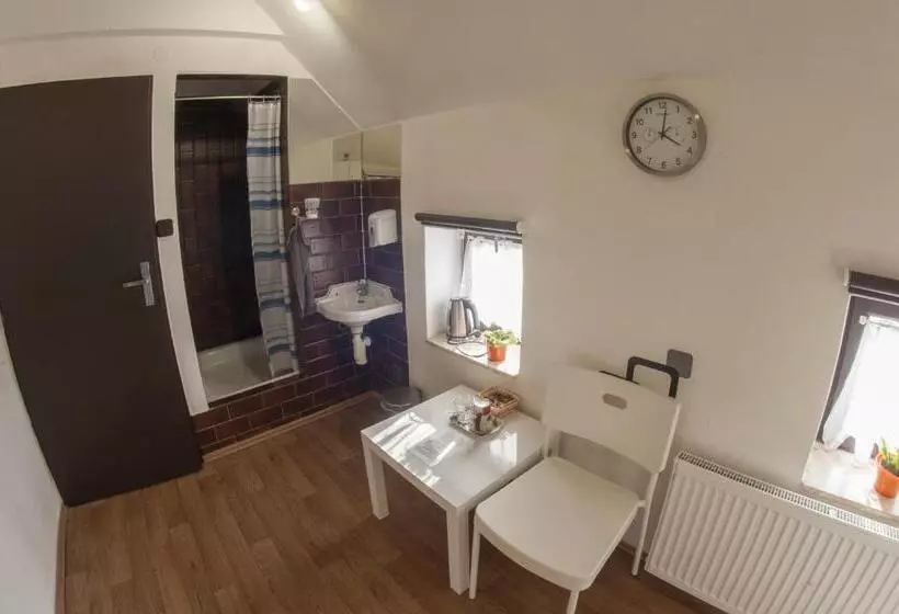 Majatalo Penzion U Nádraží