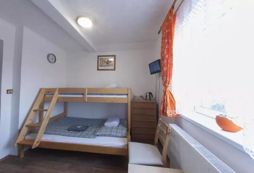 Majatalo Penzion U Nádraží