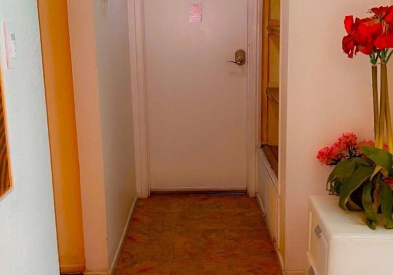 Pansiyon The Yellow Penthouse Llc