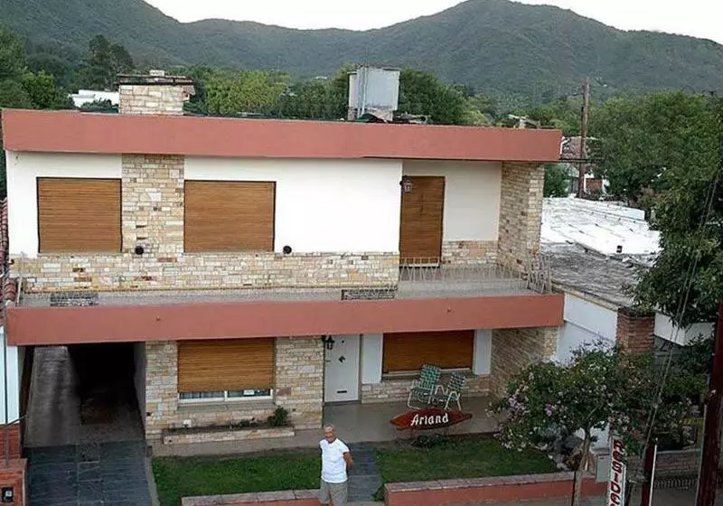 Retkeilymaja Residencial Ariand