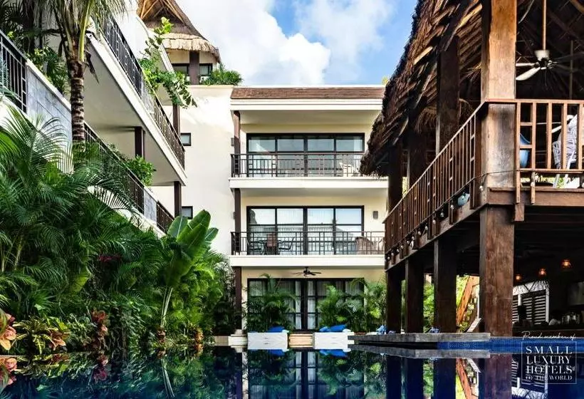 Kasa Hotel Parota