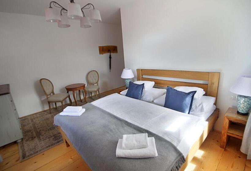 پانسیون 1st Republic Villa   Adults Only