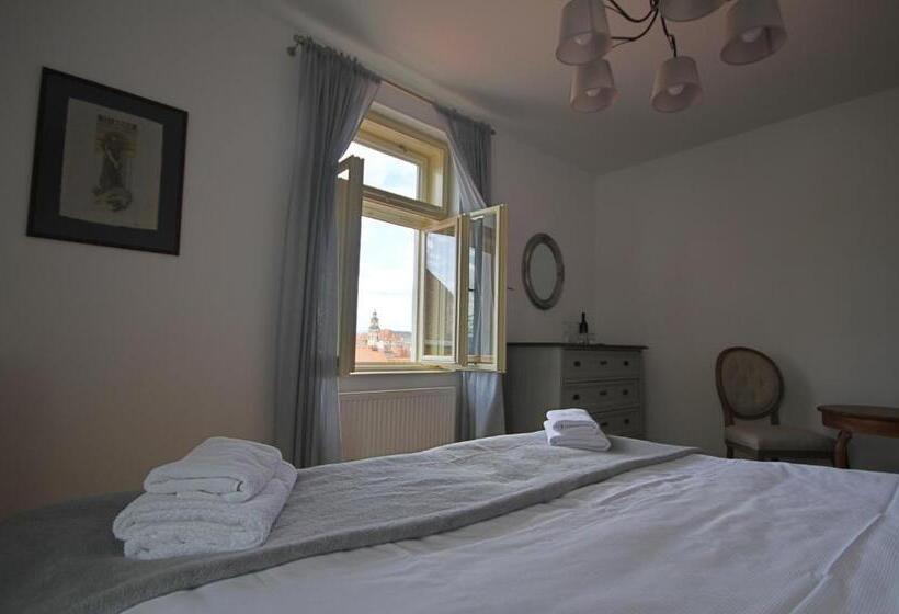 پانسیون 1st Republic Villa   Adults Only