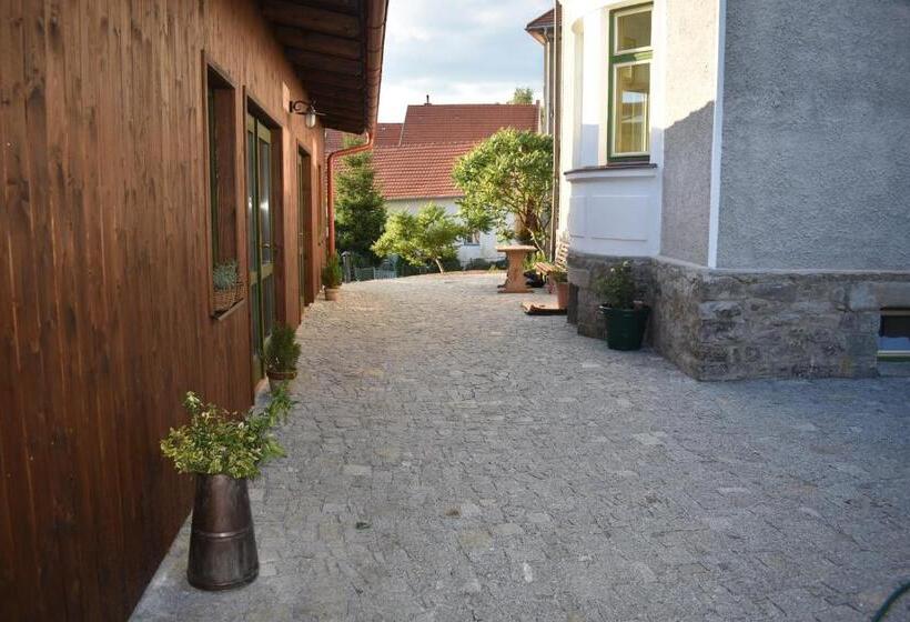 پانسیون 1st Republic Villa   Adults Only