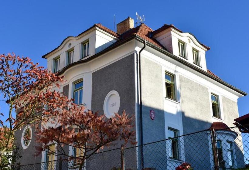 پانسیون 1st Republic Villa   Adults Only