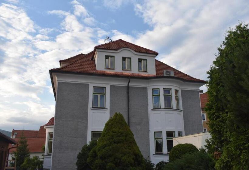 پانسیون 1st Republic Villa   Adults Only