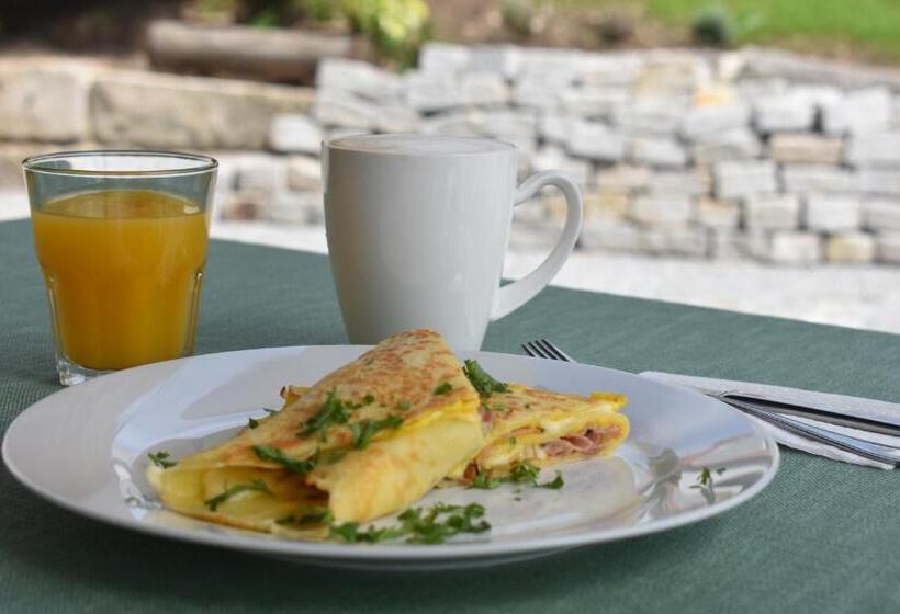 پانسیون 1st Republic Villa   Adults Only