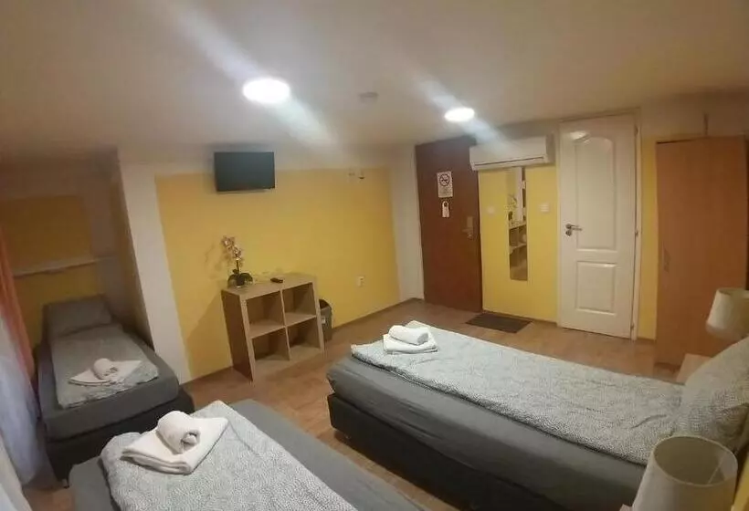 پانسیون Deniz Guesthouse
