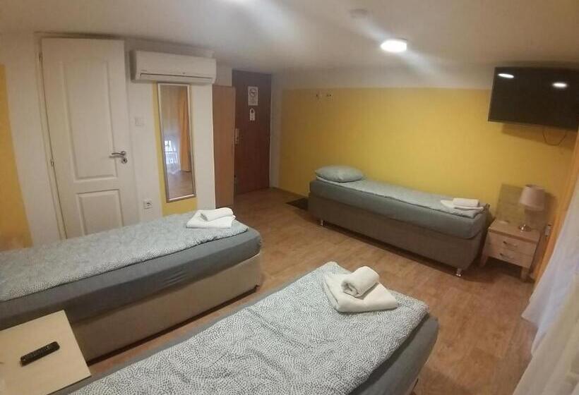 ペンション Deniz Guesthouse