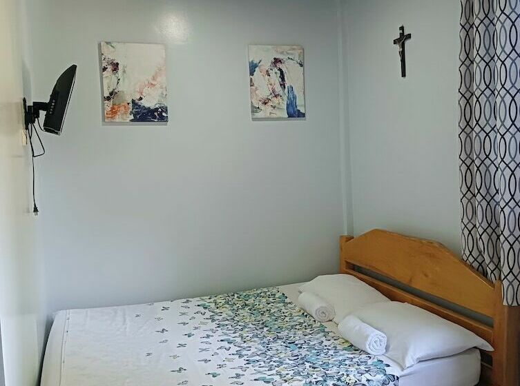 הוסטל Hm&b Backpackers Inn