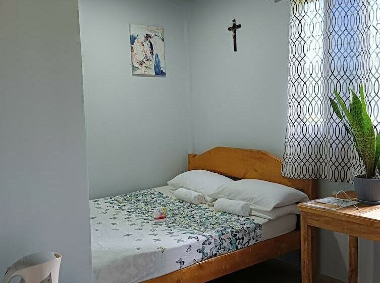 הוסטל Hm&b Backpackers Inn