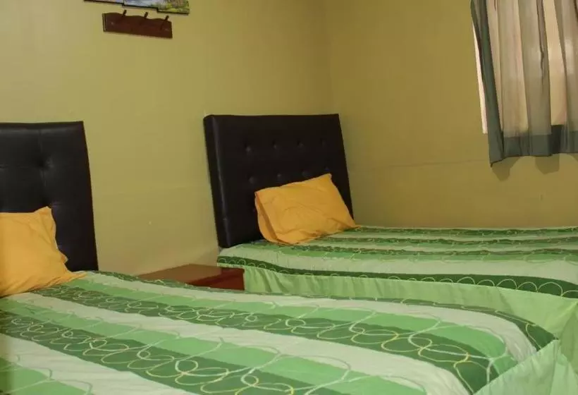 پانسیون Hostal Aventura