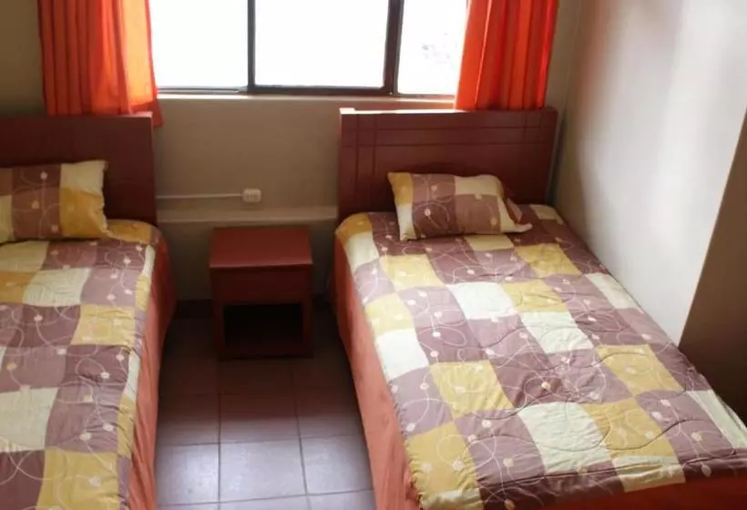 پانسیون Hostal Aventura