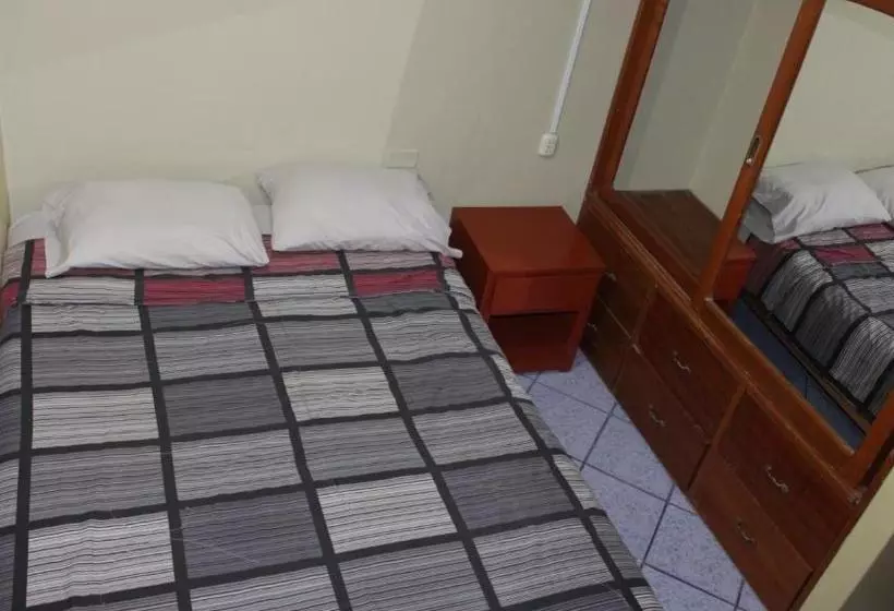 پانسیون Hostal Aventura