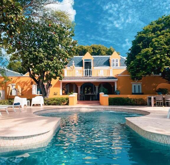 پانسیون Sirena Bay Estate