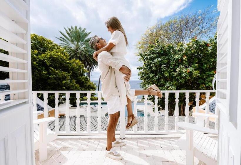 پانسیون Sirena Bay Estate