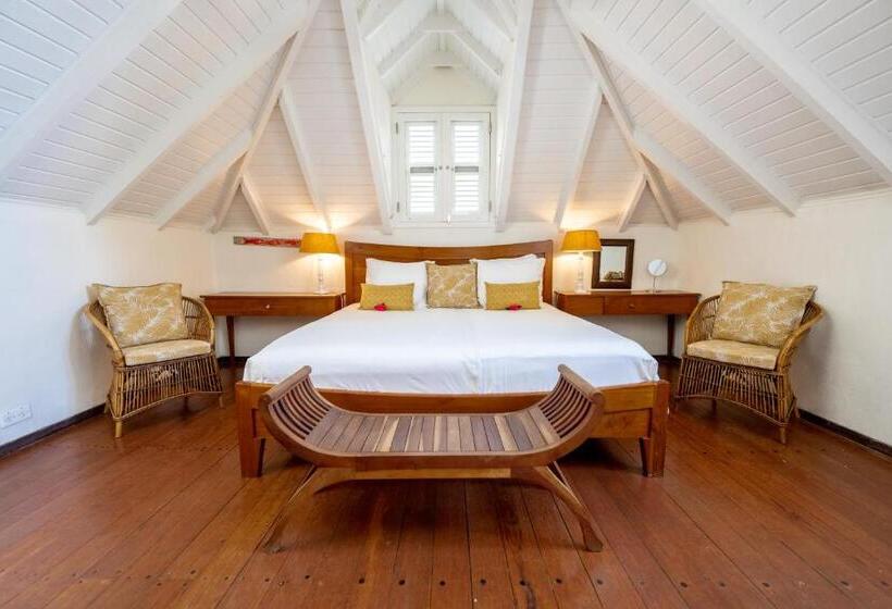 پانسیون Sirena Bay Estate