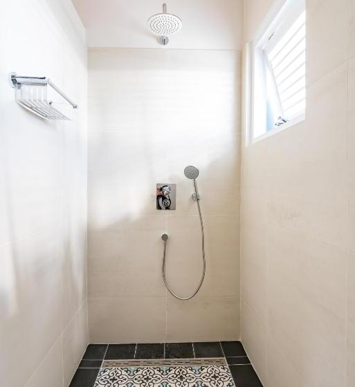 پانسیون Sirena Bay Estate