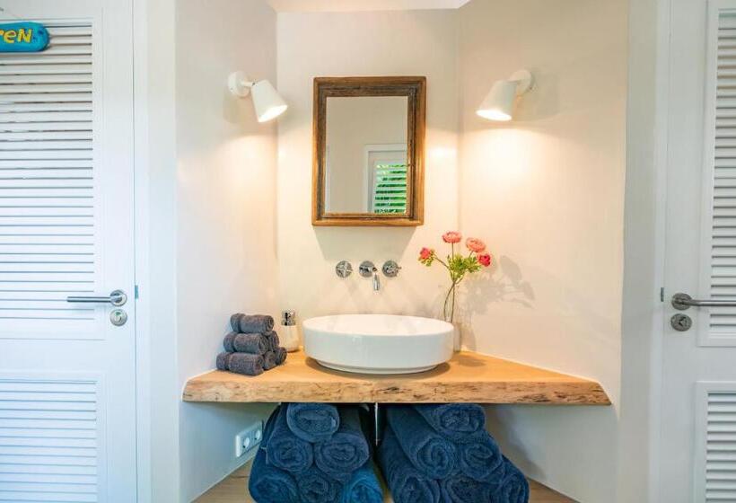 پانسیون Sirena Bay Estate