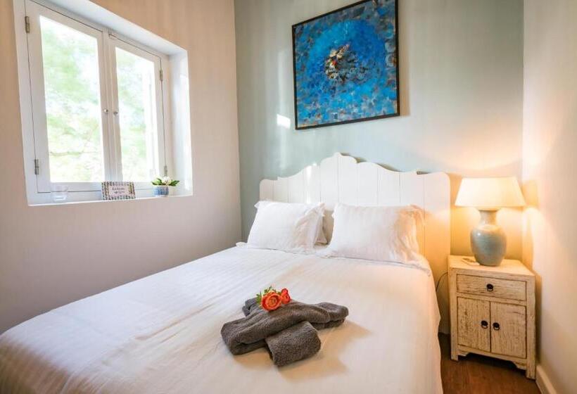 پانسیون Sirena Bay Estate